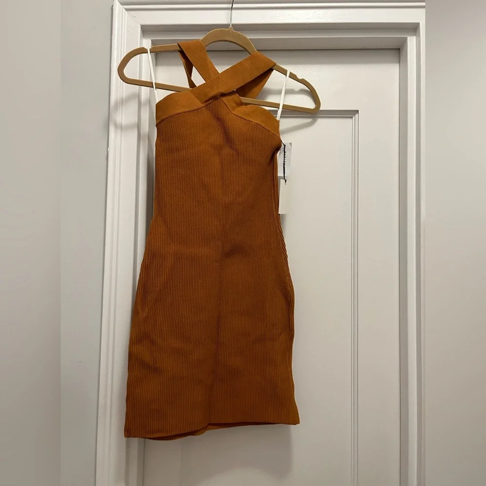 NWT Aritzia Babaton Ribbed Sculpt Knit Mini Dress Dark Mustard Sz S $110 - Picture 3 of 6